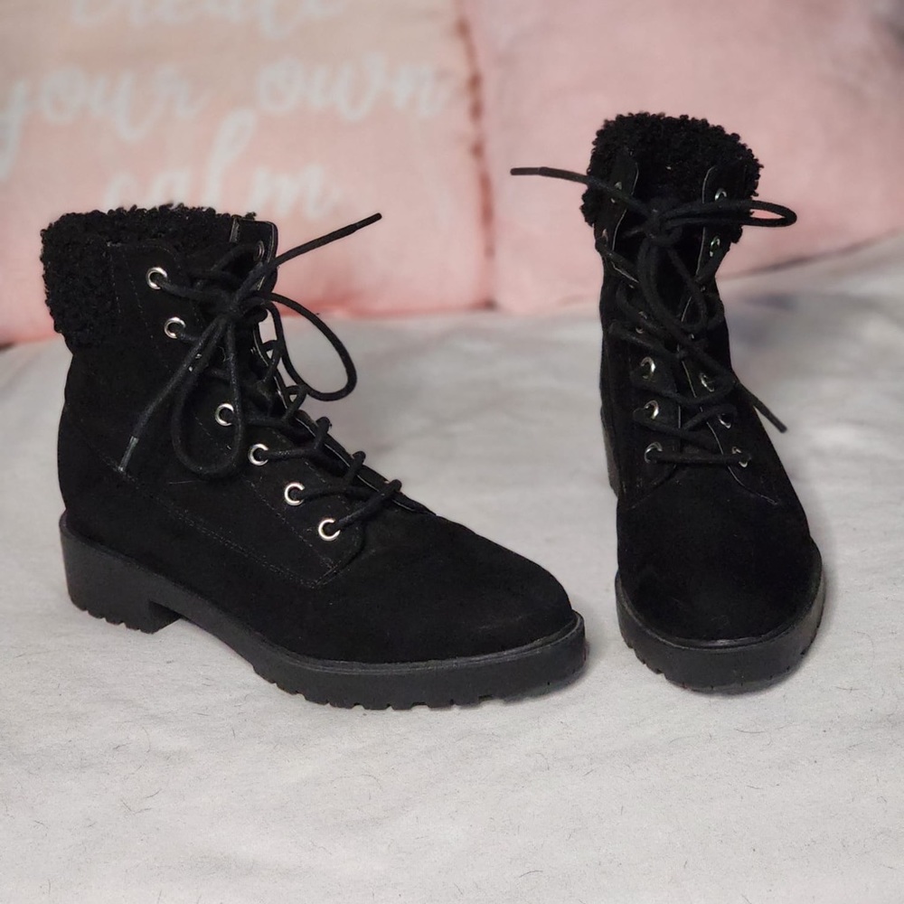 Black furry fashion boots